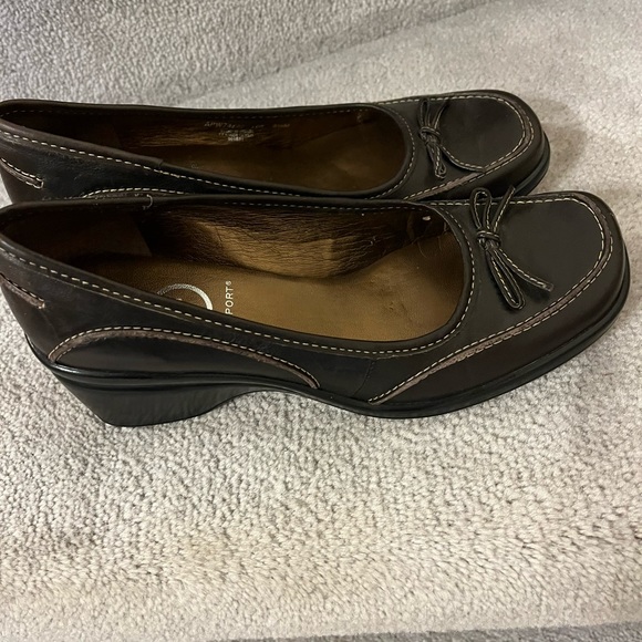 Woman's Brown Rockport Shoes, Size 6 1/2 M, Wedge Heel - Picture 2 of 4